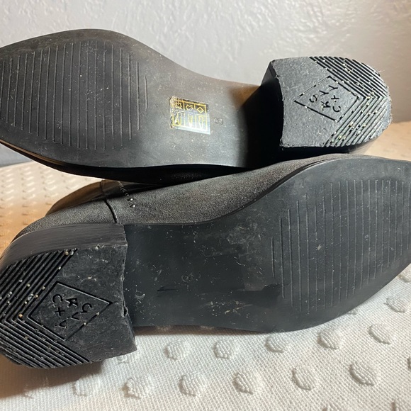 GREY CITY WOMEN'S WENDY STUDDED BOOTIE,IRON GREY - Picture 9 of 16